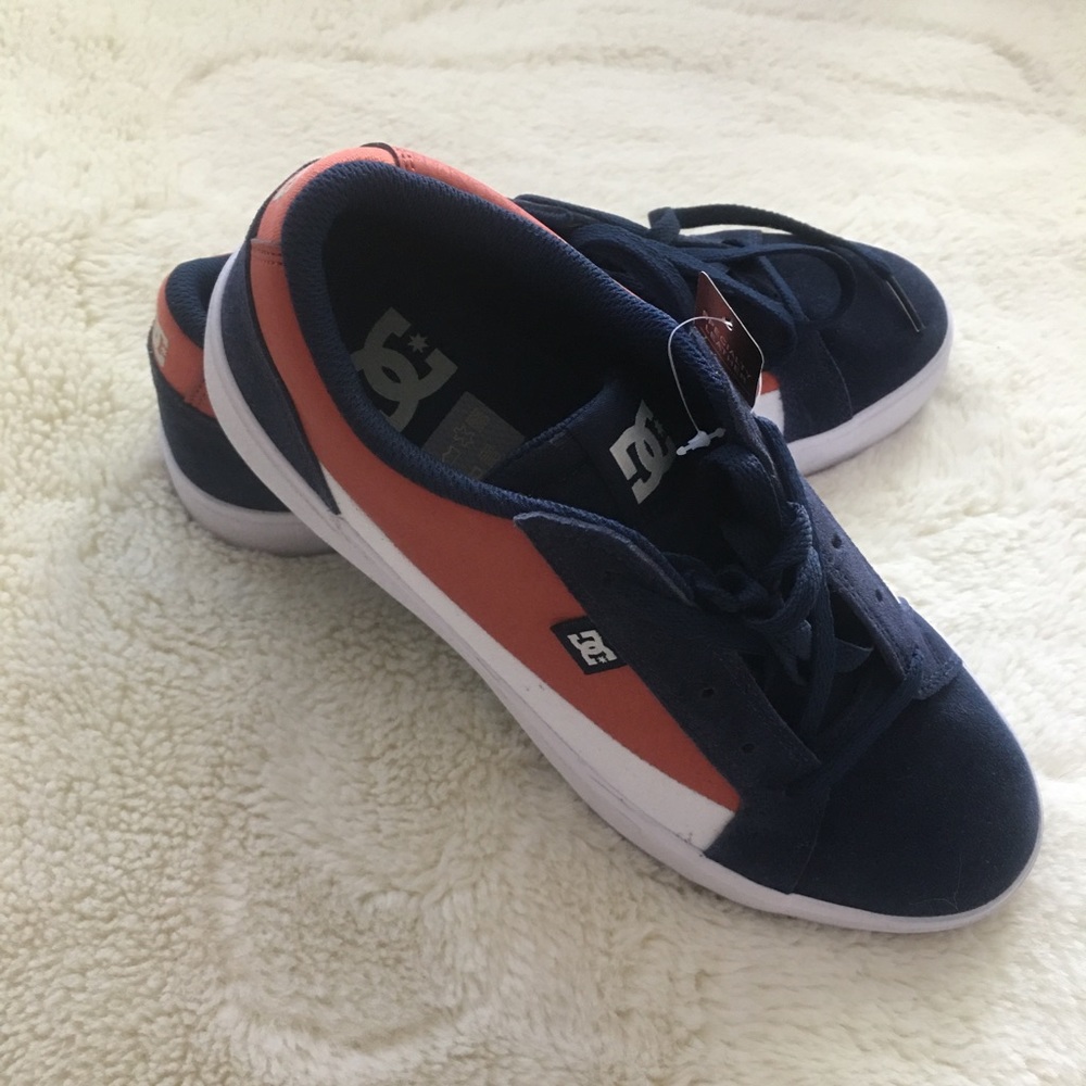New DC shoes Lynnfield- Size 7 US Youth